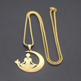 Fashionable stainless steel moon meditation pendant necklace accessory, versatile and elegant collarbone chain for both men and