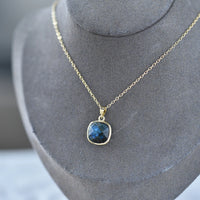 ITSMOS Labradorite Flash Pendant Necklace 14k Gold Plated Teardrop Pendant Choker Natural Healing Stone Jewelry for Women Gift