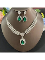 A set of women's jewelry set inlaid with rhinestones, fashionable, elegant and luxurious, suitable for parties and banquets