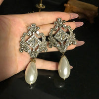 Vintage palace style multi-layer pearl necklace set with gems and diamonds to do old gold choker earrings stud earrings sweater