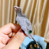 SUYU Women's Luxurious Brooch With Heavy Craftsmanship And Small Design Micro Inlaid Zircon Green Leaf Brooch Evening Dress