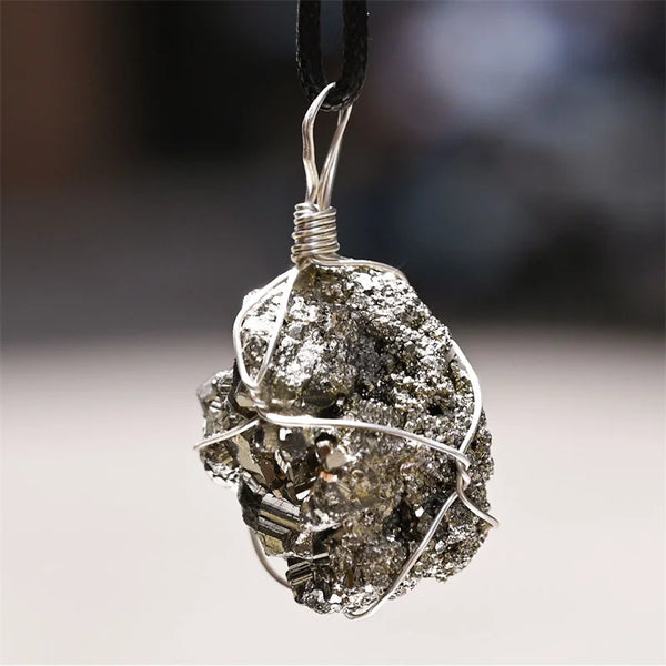 Natural Pyrite Crystal Pendant Necklace Women Men Release Anxiety Jewelry Reiki Energy Iron Rough Ore Mineral Specimen Necklaces