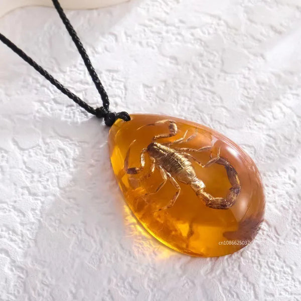 Retro Amber Pendant Necklace Fashion Insect Golden Scorpion Amber Drop Pendant Necklace Men's and Women's Necklace Accessories