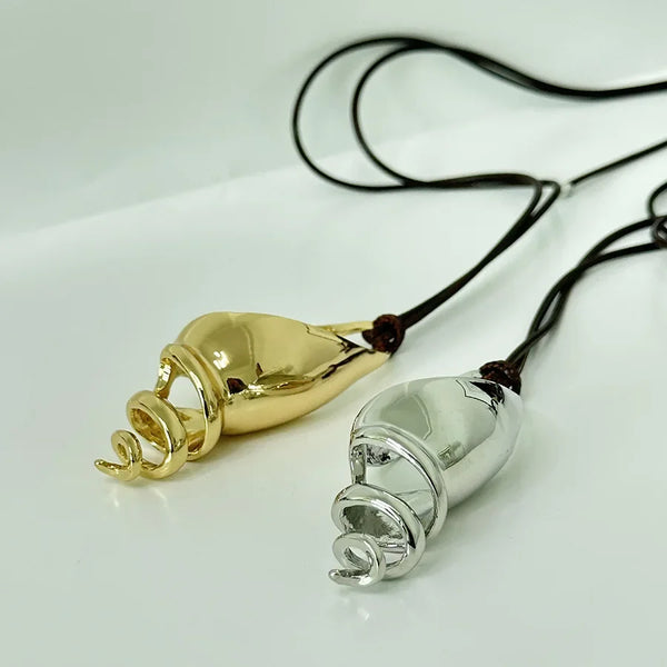 2024 New Fashion Metal Conch Pendant Leather Rope Strap Necklace for Women Girls Long Style Accessories Party Jewelry