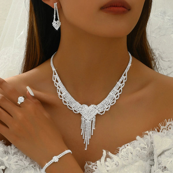 Women's fashionable and exquisite claw chain design, peach heart tassel jewelry set, party and holiday gifts