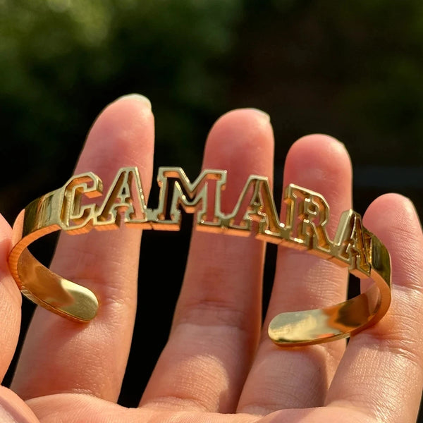 Akizoom Custom Name Heart Bracelets Stainless Steel Personalized letter Cuff Bangles Bracelets for Woman Man Family Jewelry Gift