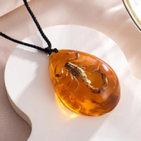 Retro Amber Pendant Necklace Fashion Insect Golden Scorpion Amber Drop Pendant Necklace Men's and Women's Necklace Accessories