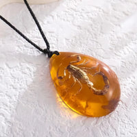 Retro Amber Pendant Necklace Fashion Insect Golden Scorpion Amber Drop Pendant Necklace Men's and Women's Necklace Accessories