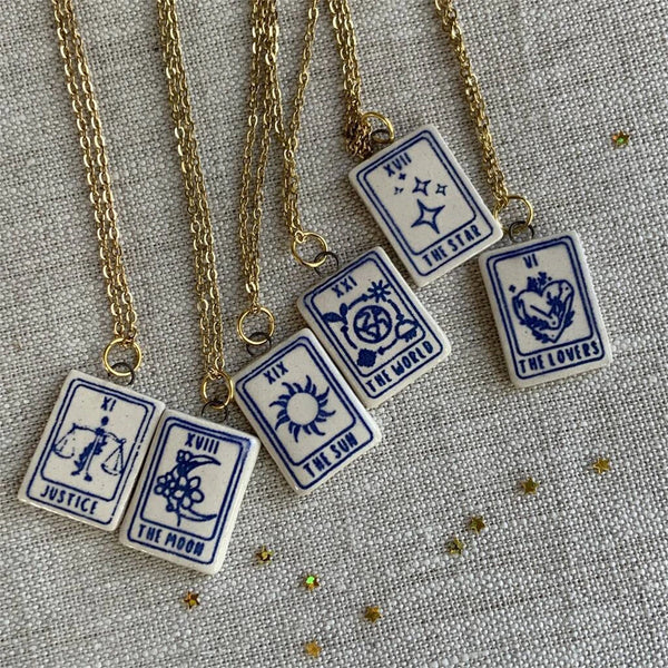 Vintage Tarot Card Necklace Sun Moon Star Pendant Design Sense Clavicle Chain Gold Plated Color Preserving Jewelry