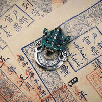 Ancient Eastern auspicious beast personalized pendant, vintage old-fashioned bronze necklace, domineering men's trend jewelry.