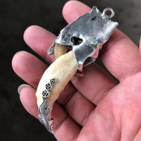 China Cloisonne Tibetan Silver Wild Boar Tusks Teeth Taxidermy Amulet Pendant