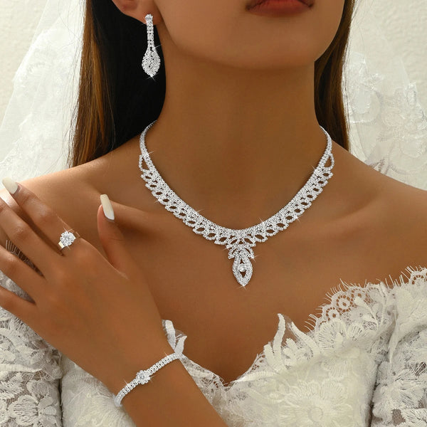 Fashionable sparkling rhinestone palace style women's suit, elegant and luxurious design, high-end accessory