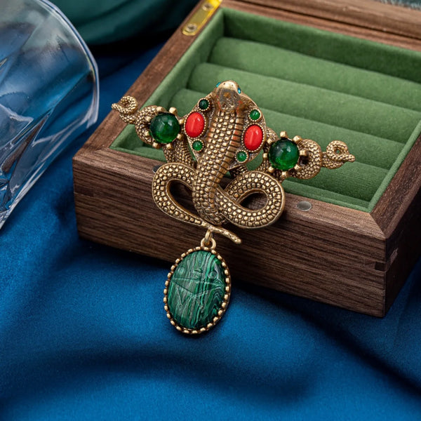 Vintage Women Men Classic Palace Style Pendant Crystal Badges Accessories Retro Baroque Unisex Alloy Brooch Pin Accessories