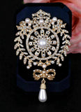 Stunning Vintage Look Gold plated King Royal Celebrity Brooch Broach Pin B49V