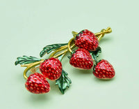 Strawberry brooch vintage look gold plated suit coat broach celebrity pin ggg58