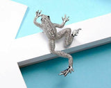 Vintage look silver plated lucky frog brooch suit coat broach collar pin b25