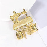 Vintage look gold plated sewing machine brooch suit coat broach collar pin b19