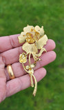Pink rose brooch lucky vintage look gold plated celebrity broach queen pin s4