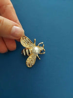 Stunning vintage look gold plated gold honey bee brooch suit coat broach pin g99