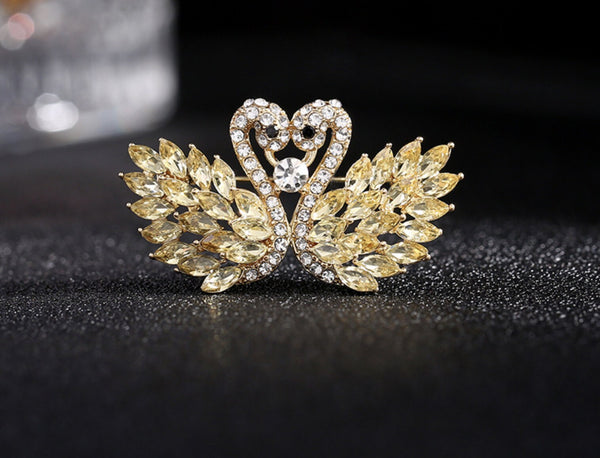 Swan Couple Brooch Gold Plated Stunning diamonte LOVE Celebrity Queen pin S27