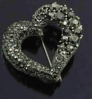 Stunning vintage look retro style black heart celebrity love brooch broach pin d